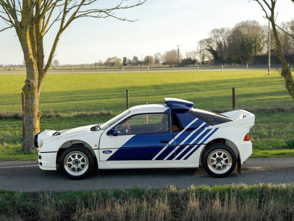 Image 2/50 of Ford RS200 (1986)