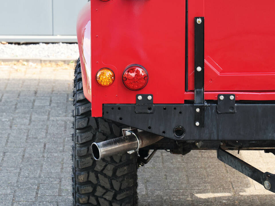 Image 29/38 of Land Rover 110 (1989)