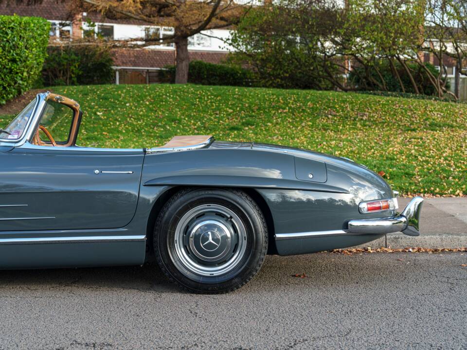 Image 11/25 de Mercedes-Benz 300 SL Roadster (1961)