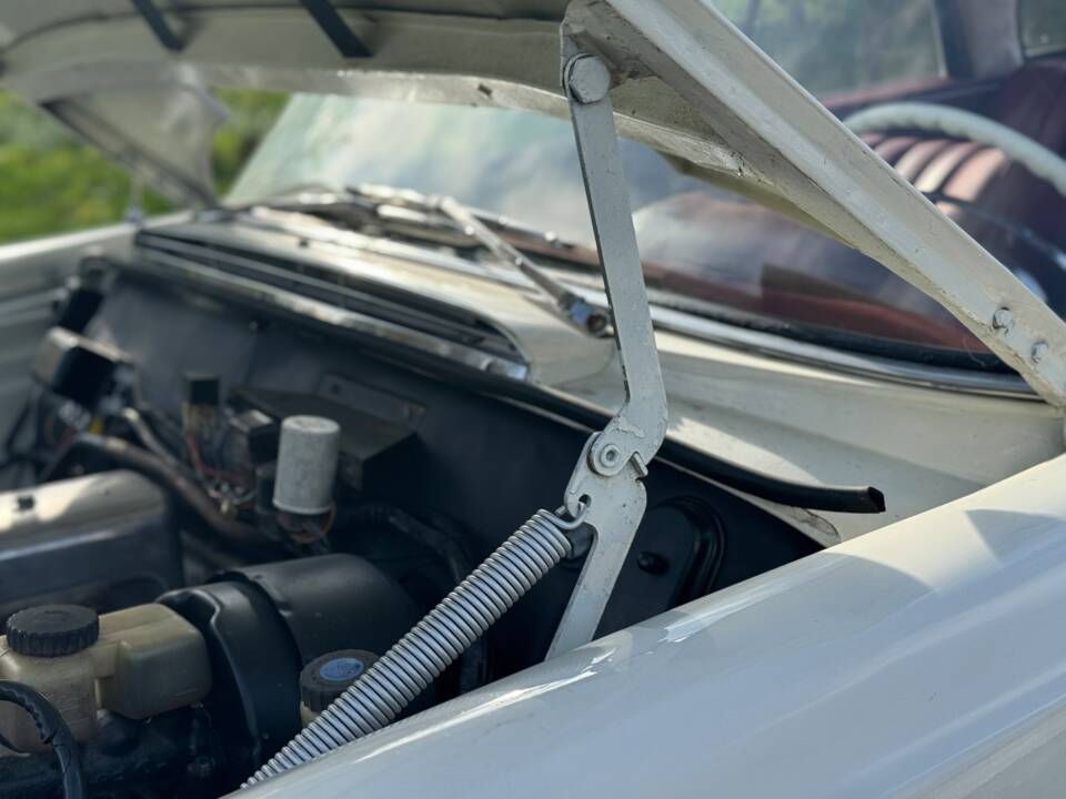 Image 102/132 of Mercedes-Benz 220 SE b (1963)