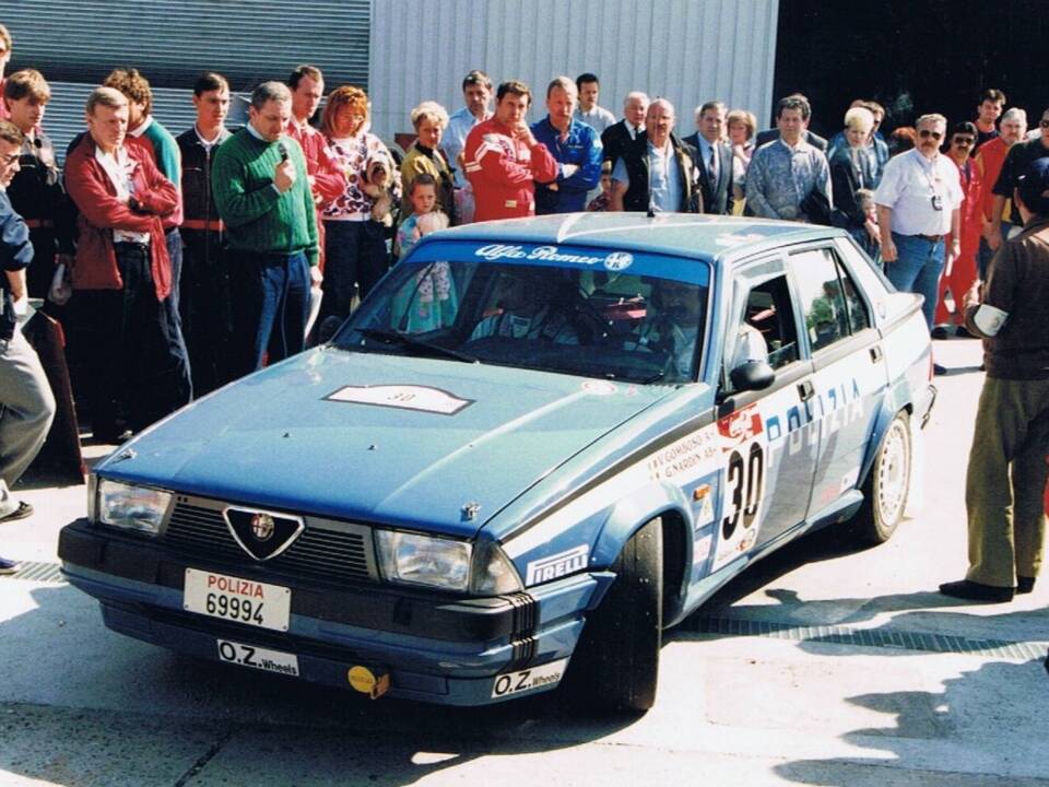 Image 44/44 of Alfa Romeo 75 3.0 V6 QV (1989)