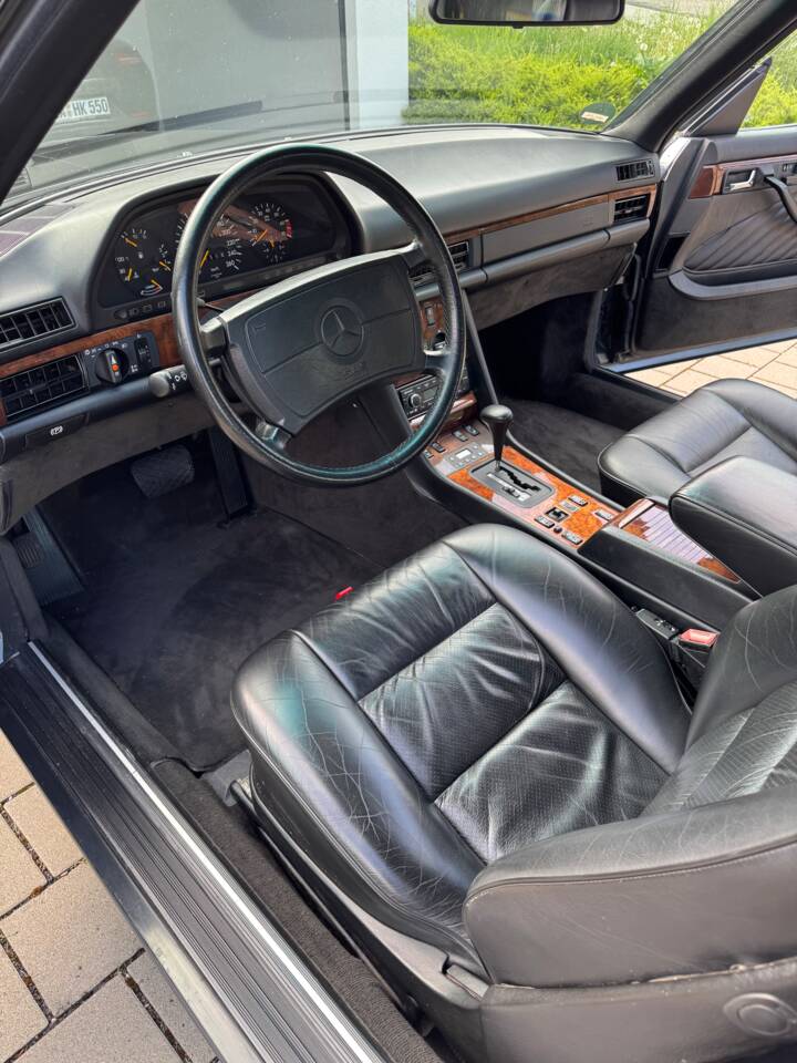 Image 17/26 of Mercedes-Benz 560 SEC (1990)