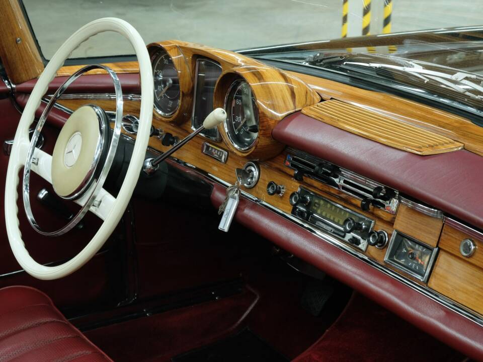 Image 42/50 of Mercedes-Benz 220 SE b (1963)