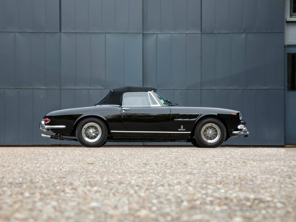 Image 8/24 of Ferrari 275 GTS (1965)