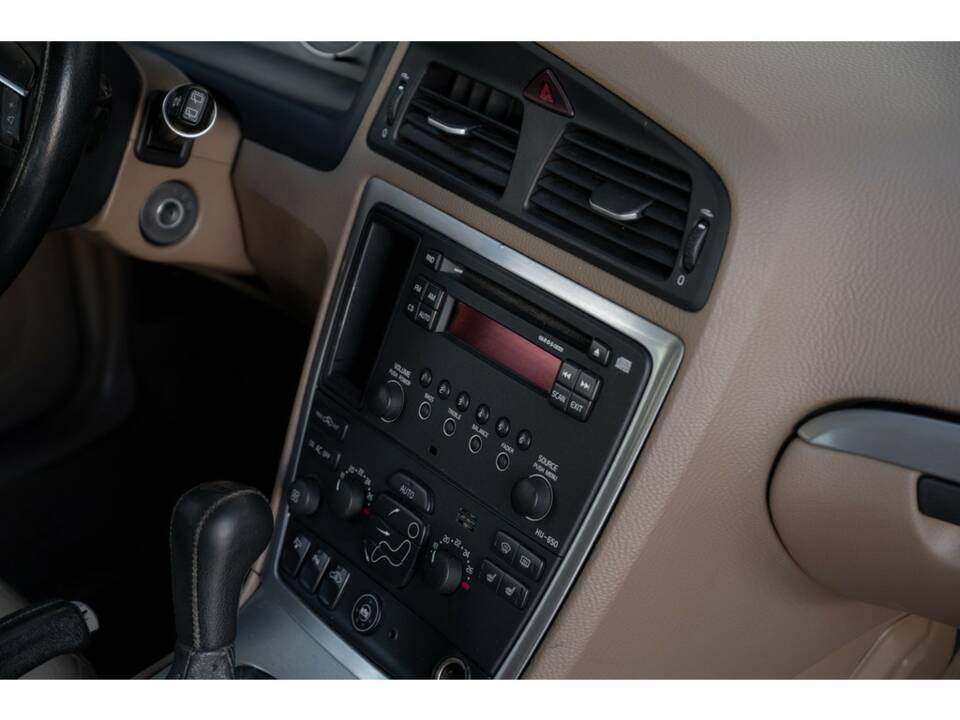 Image 15/43 of Volvo V 70 2.4 (2007)