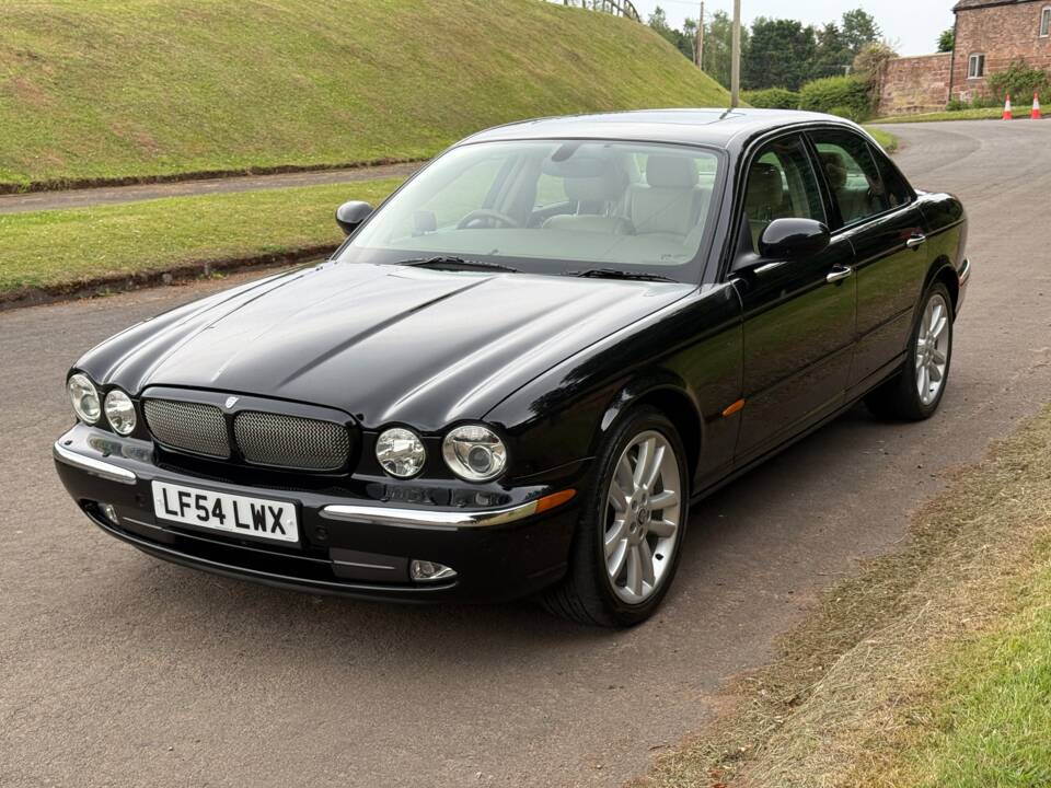Image 4/13 of Jaguar XJR (2004)