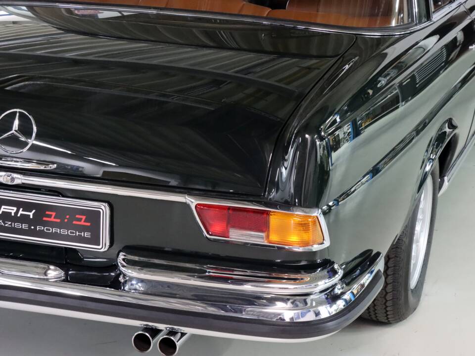 Image 35/99 of Mercedes-Benz 280 SE 3,5 (1971)