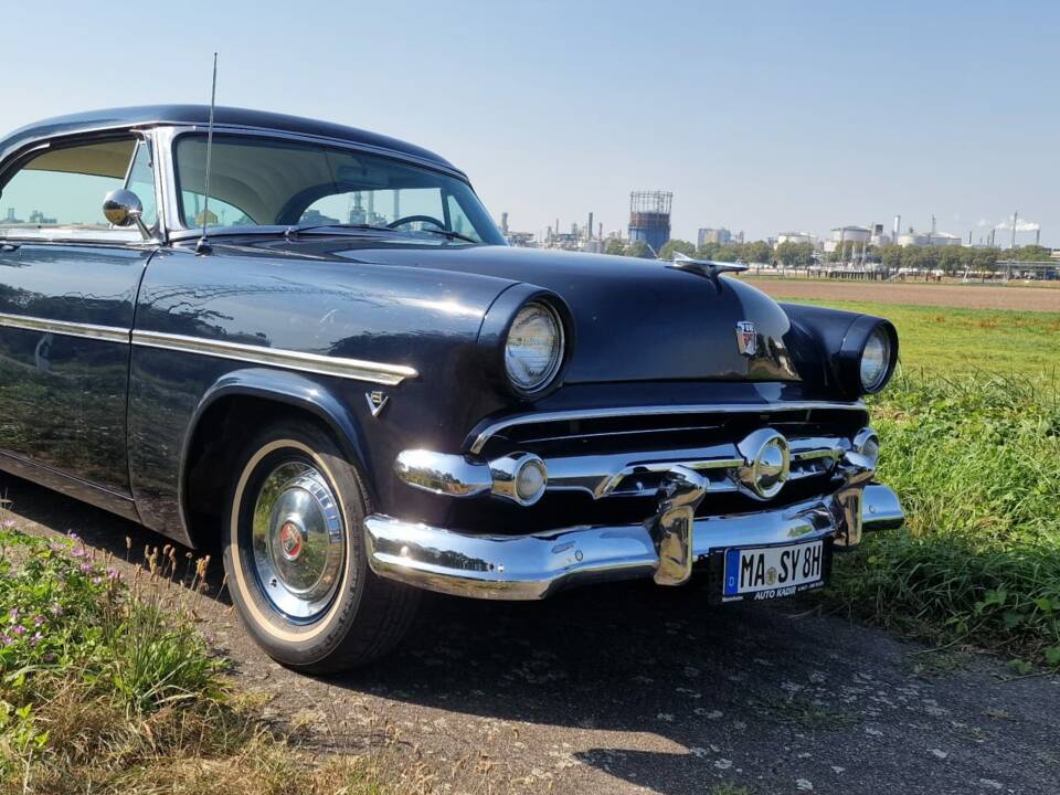 Image 11/74 of Ford Crestline Victoria (1954)