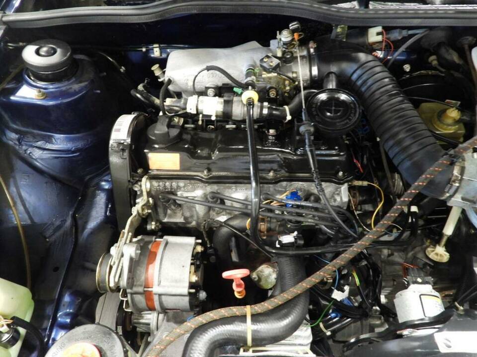 Image 6/10 de Volkswagen Golf Mk I Convertible 1.8 (1993)