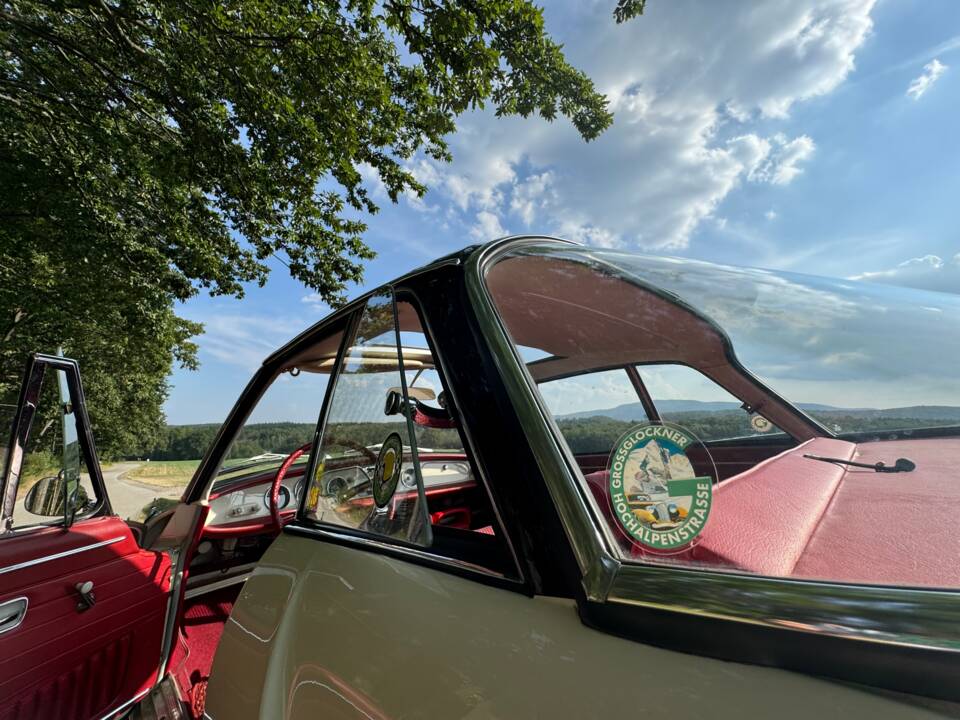 Image 15/45 of Volkswagen Karmann Ghia 1600 L (1966)