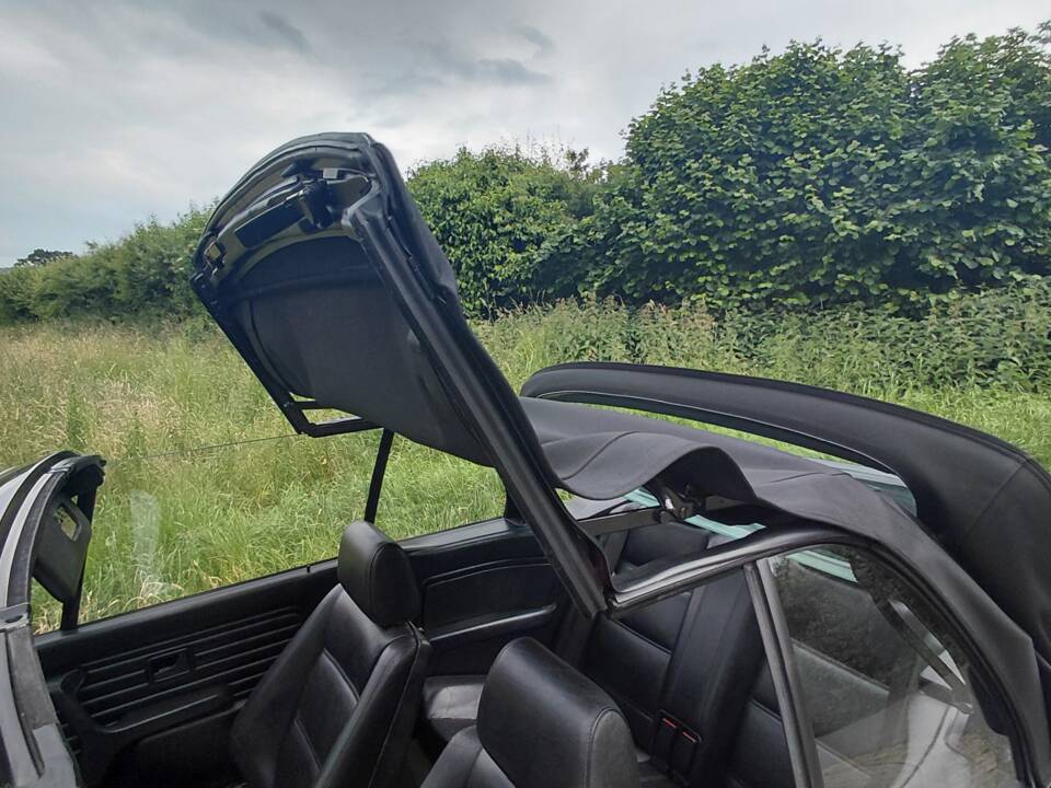 Immagine 22/53 di BMW 320i (1989)