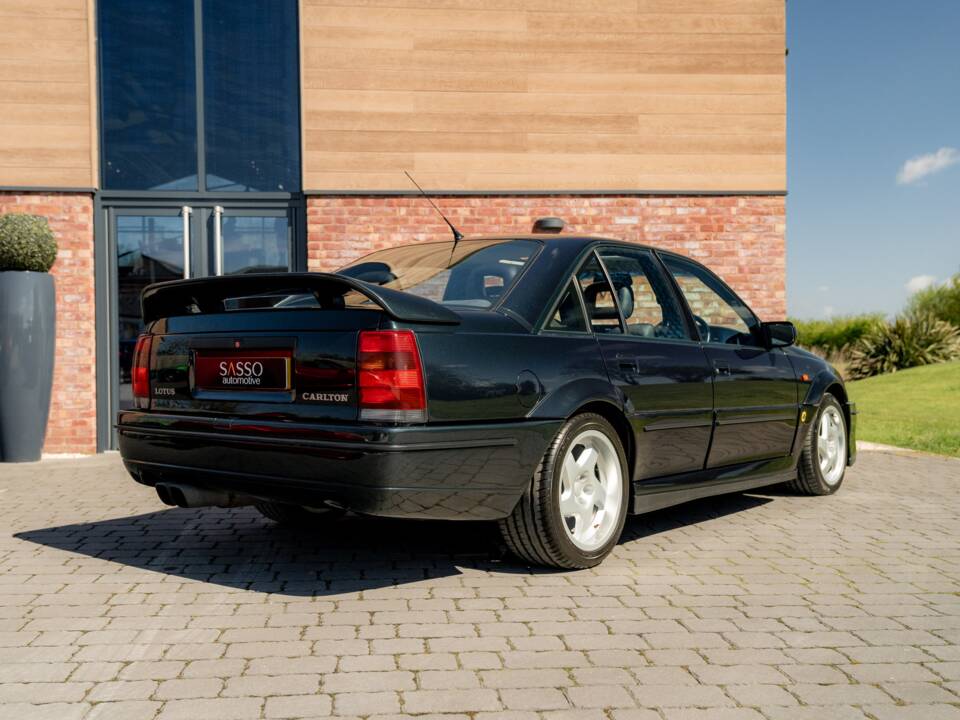 Image 64/75 of Lotus Carlton (1991)
