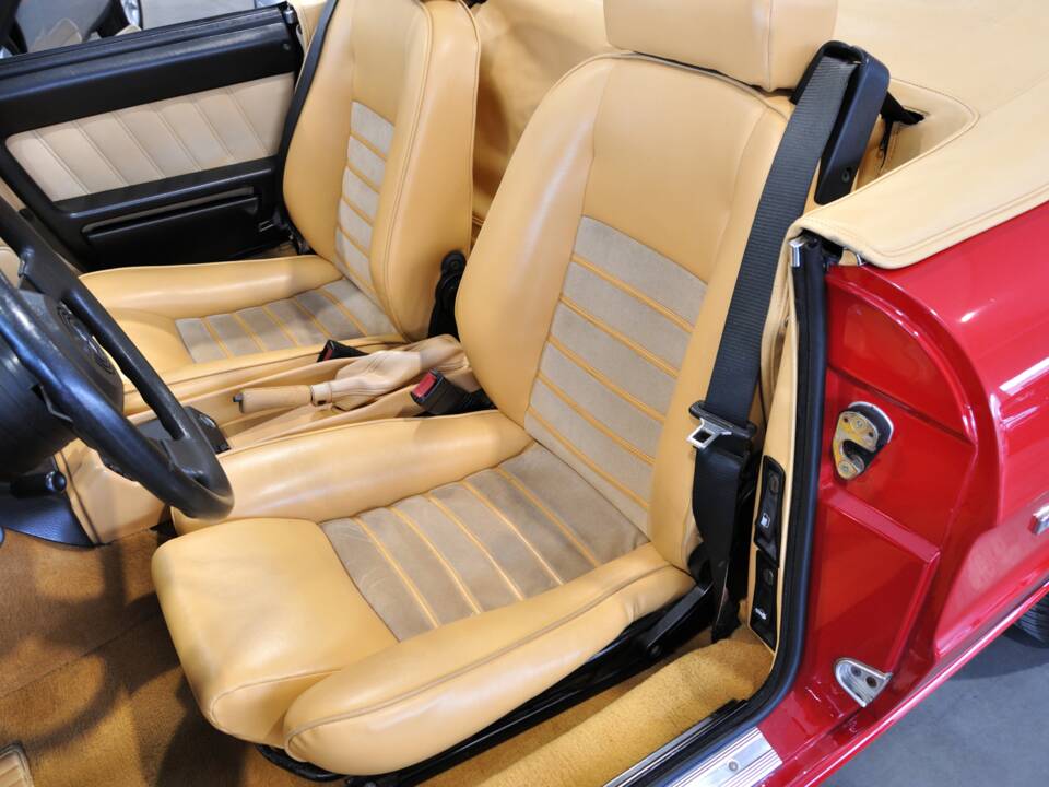 Imagen 28/30 de Alfa Romeo 1.6 Spider (1992)