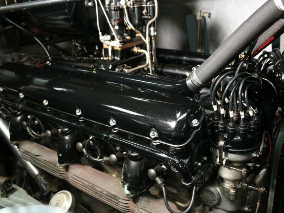 Image 27/30 of Rolls-Royce Phantom III (1938)