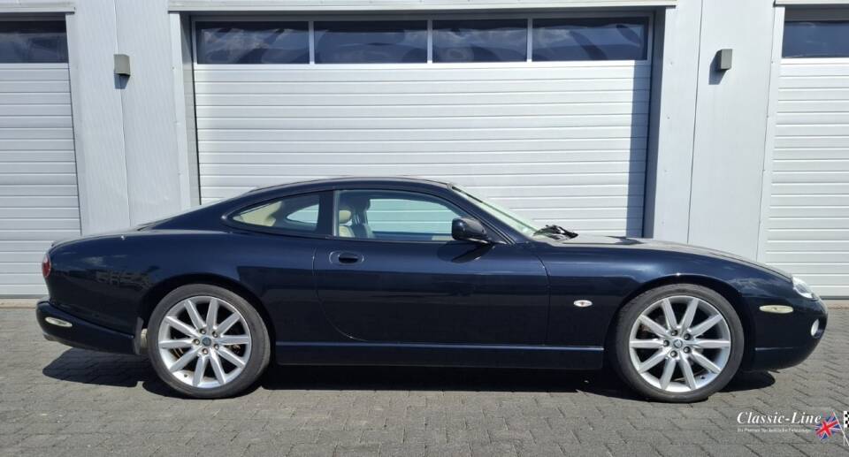 Image 3/23 of Jaguar XK8 4.2 (2005)