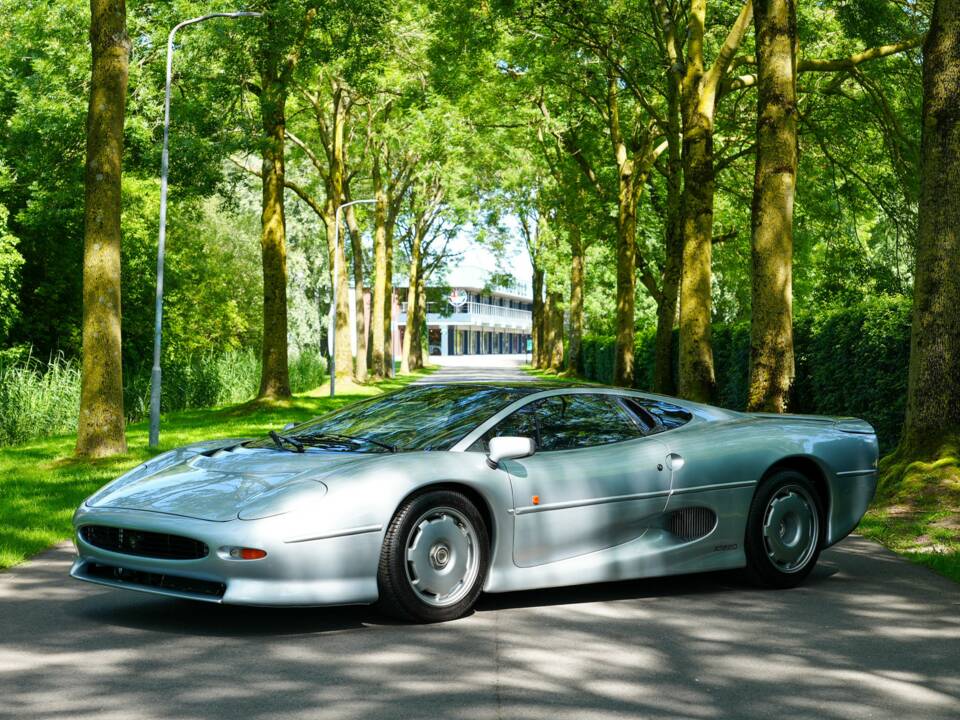 Bild 1/50 von Jaguar XJ 220 (1993)