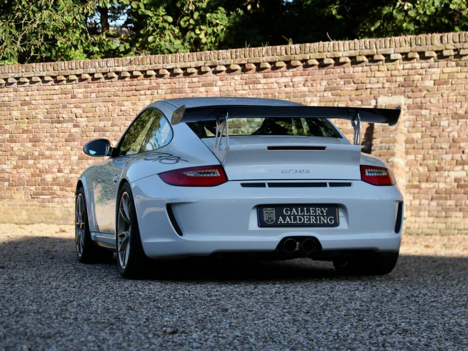 Image 38/50 de Porsche 911 GT3 RS (2010)