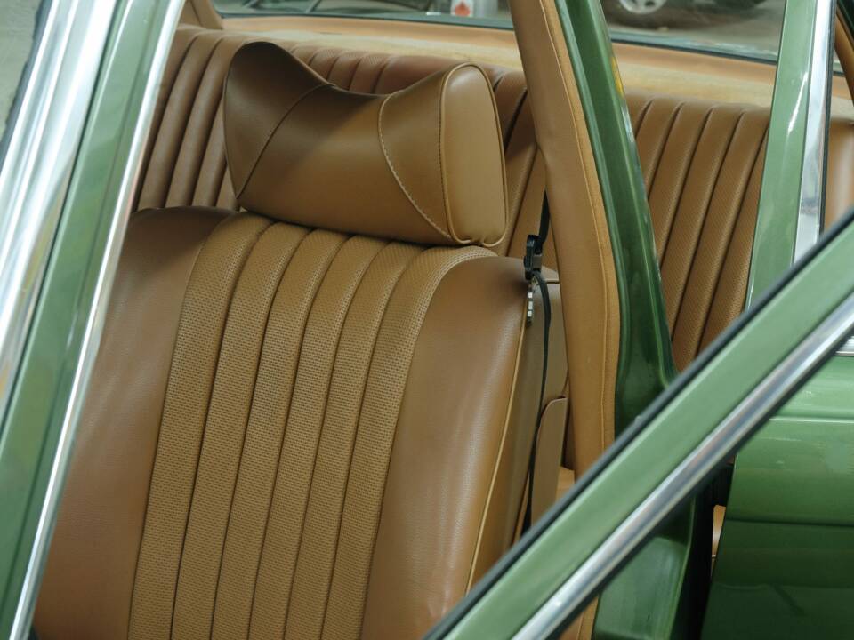 Image 24/50 de Mercedes-Benz 350 SE (1975)