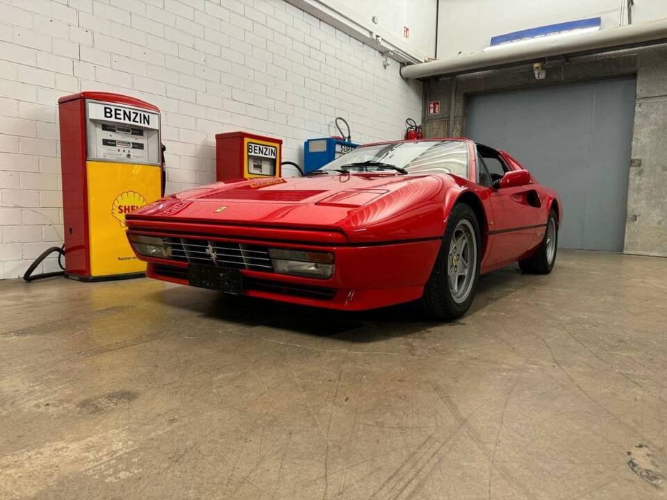 Immagine 2/20 di Ferrari 328 GTS (1988)