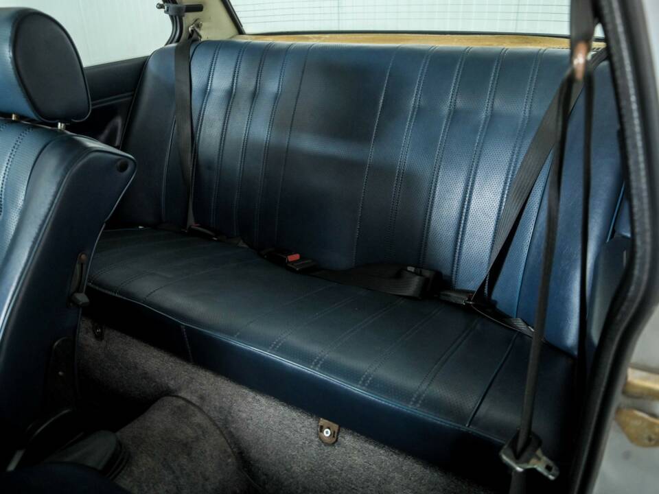 Bild 29/50 von BMW 320i (1981)