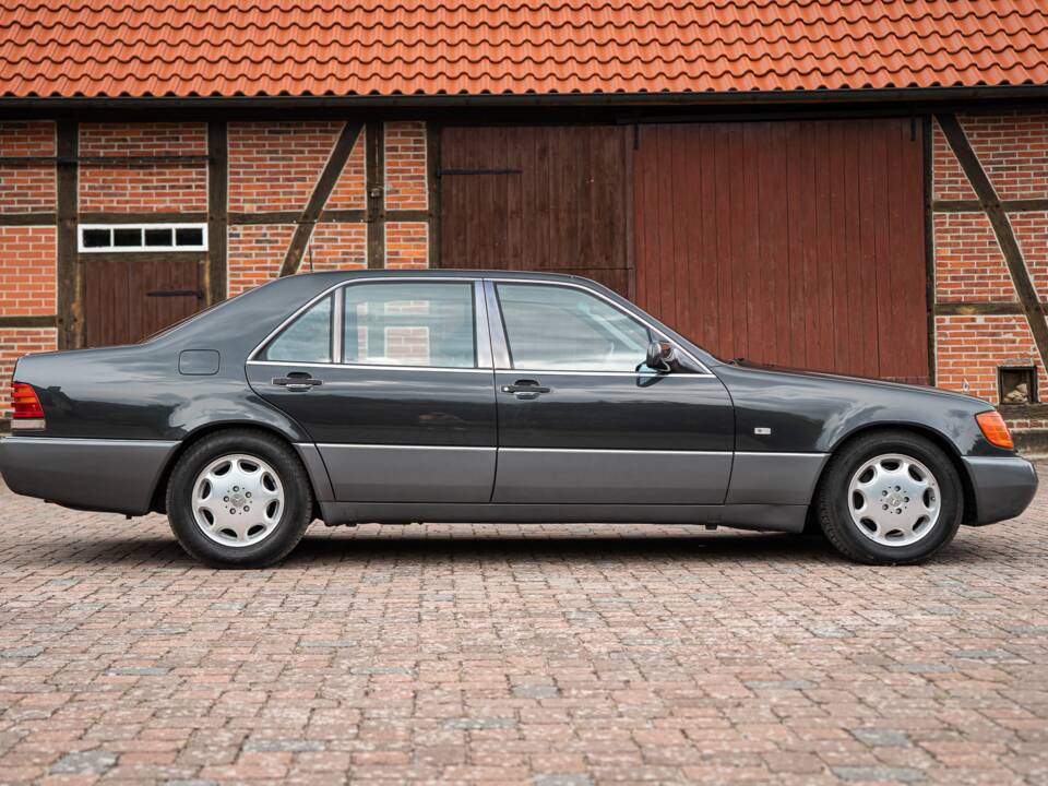 Image 11/54 of Mercedes-Benz 500 SEL (1992)