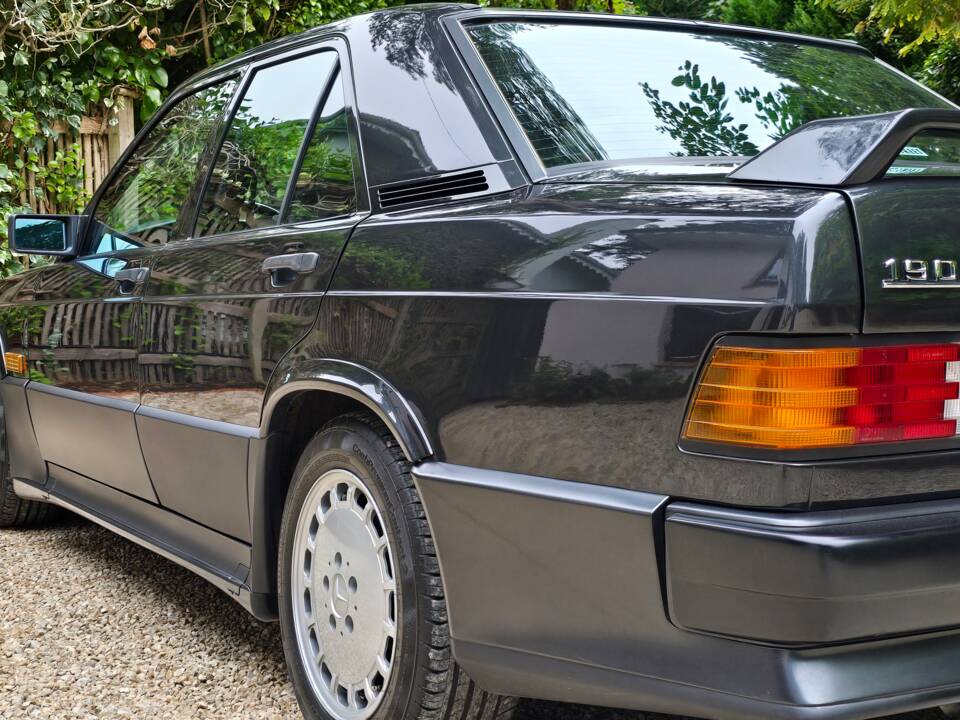 Image 39/69 de Mercedes-Benz 190 E 2.3-16 (1985)