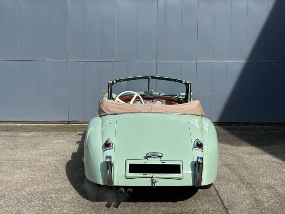 Image 12/24 of Jaguar XK 120 DHC (1953)