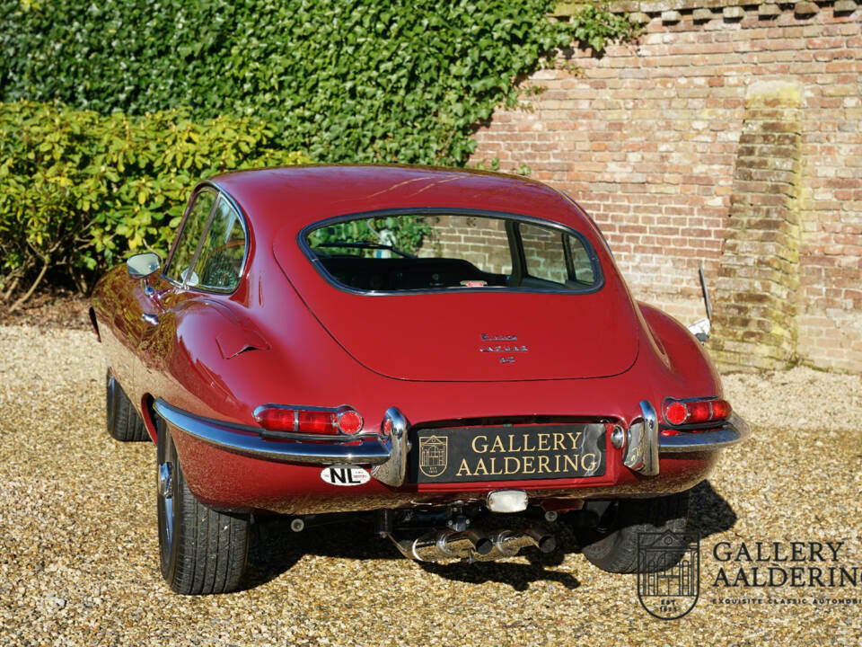 Image 47/50 de Jaguar E-Type (1968)