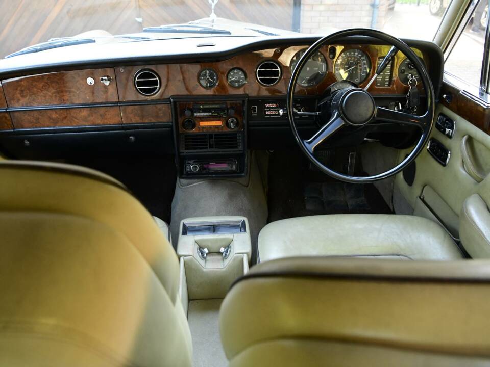 Image 26/50 of Rolls-Royce Silver Shadow II (1977)