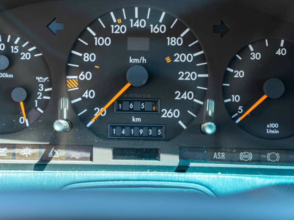 Image 32/45 of Mercedes-Benz 500 SL (1990)