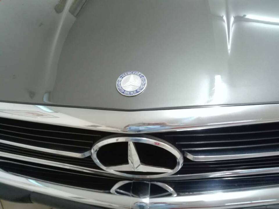 Immagine 27/50 di Mercedes-Benz 280 SLC (1976)