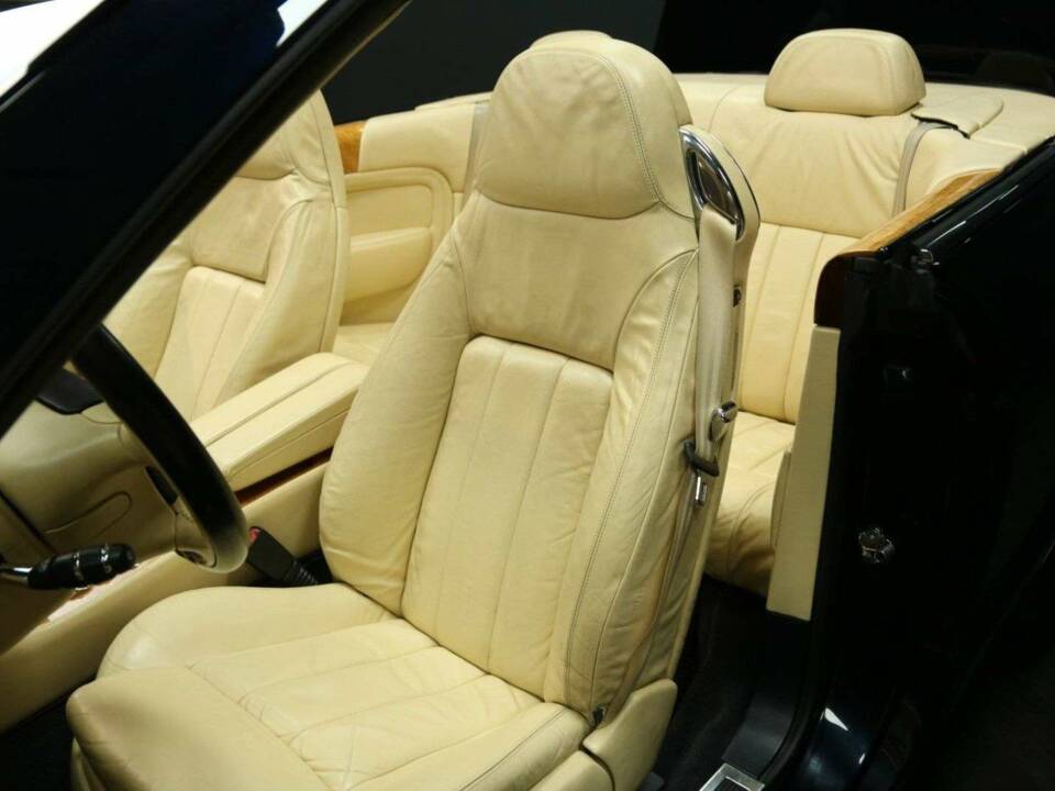 Image 13/49 de Bentley Azure (2006)