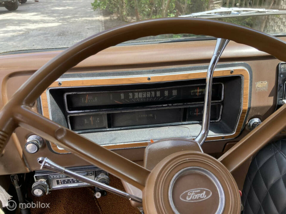 Image 46/50 of Ford Econoline E 300 (1971)