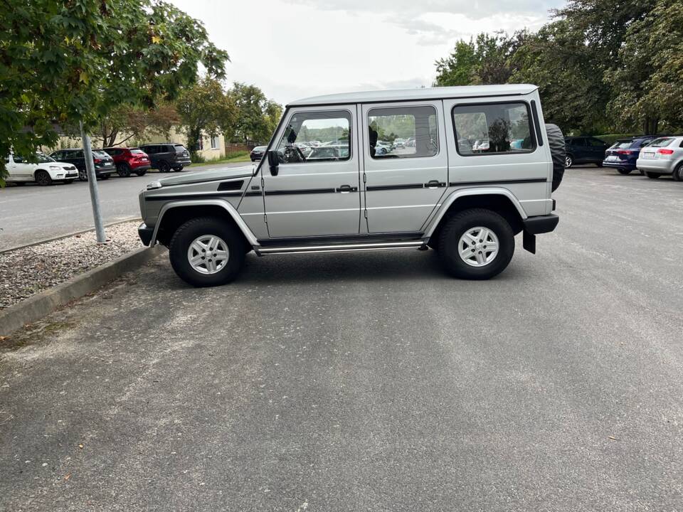 Imagen 4/8 de Mercedes-Benz 300 GE (LWB) (1991)
