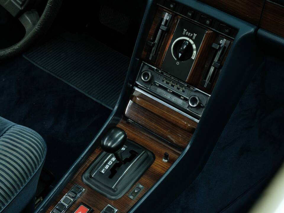Image 48/76 of Mercedes-Benz 350 SEL (1977)