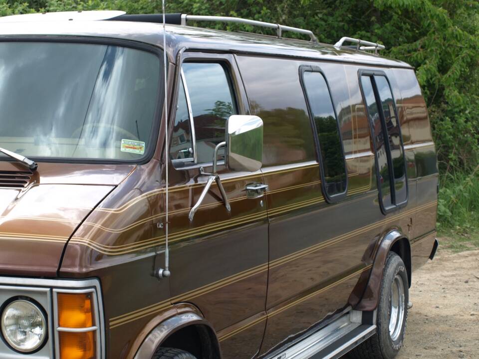 Immagine 41/143 di Dodge B 200 Sportsman (1978)