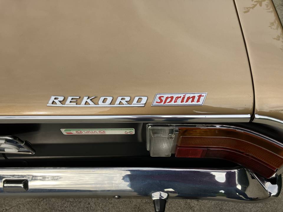 Image 16/25 de Opel Rekord 1900H Sprint (1968)