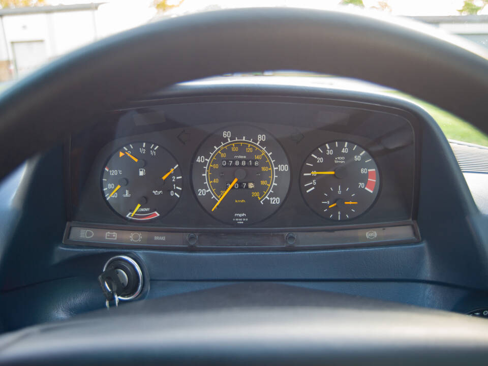 Immagine 17/28 di Mercedes-Benz 230 CE (1984)
