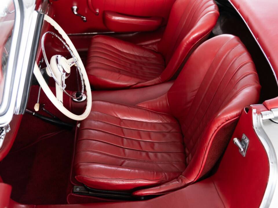 Image 26/36 of Mercedes-Benz 300 SL Roadster (1961)