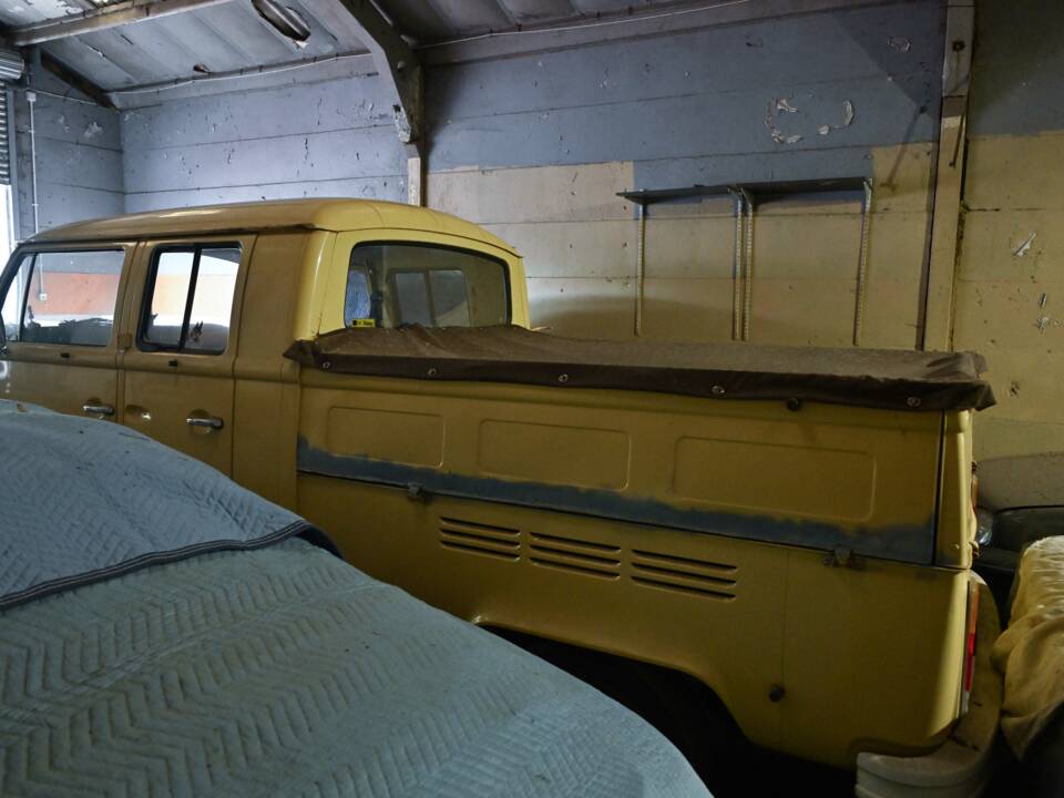 Image 13/23 of Volkswagen T2b Pickup Double Cabin (1978)