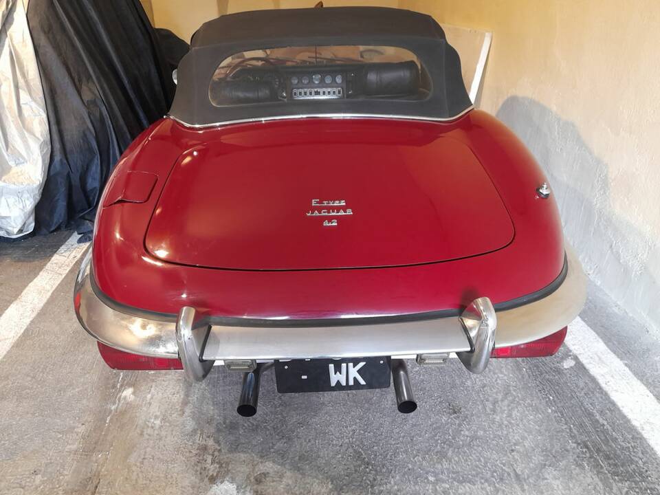 Image 7/8 of Jaguar E-Type (1969)