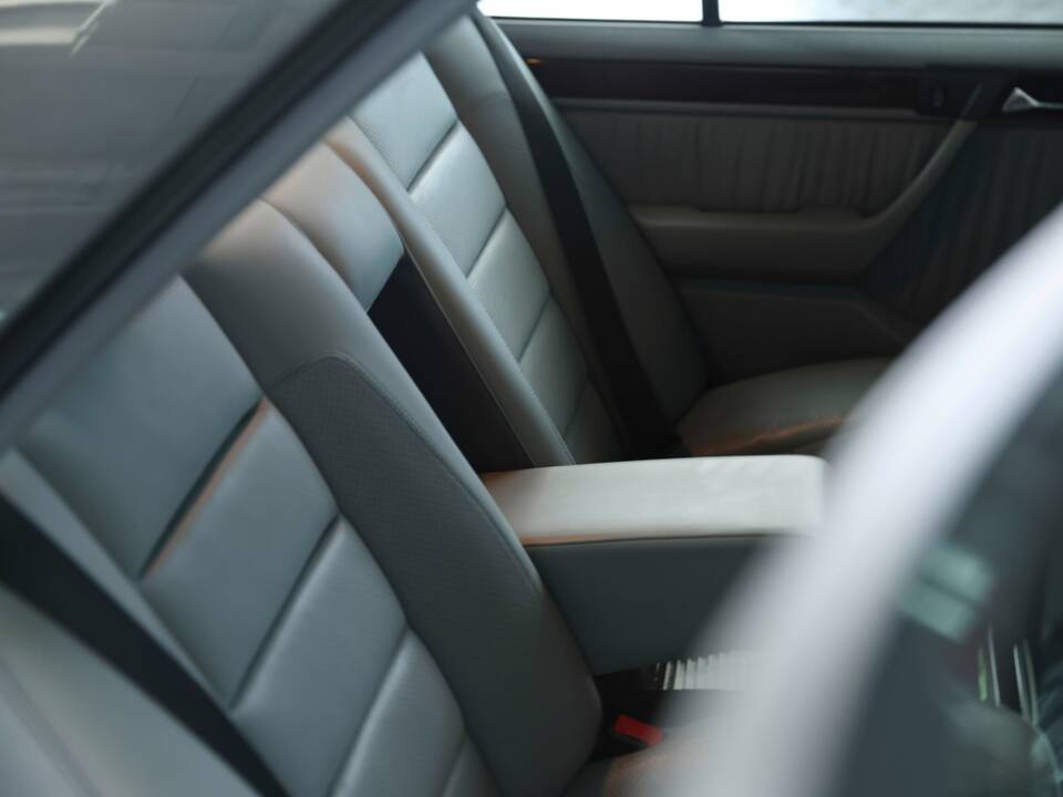 Bild 29/50 von Mercedes-Benz 500 E (1993)