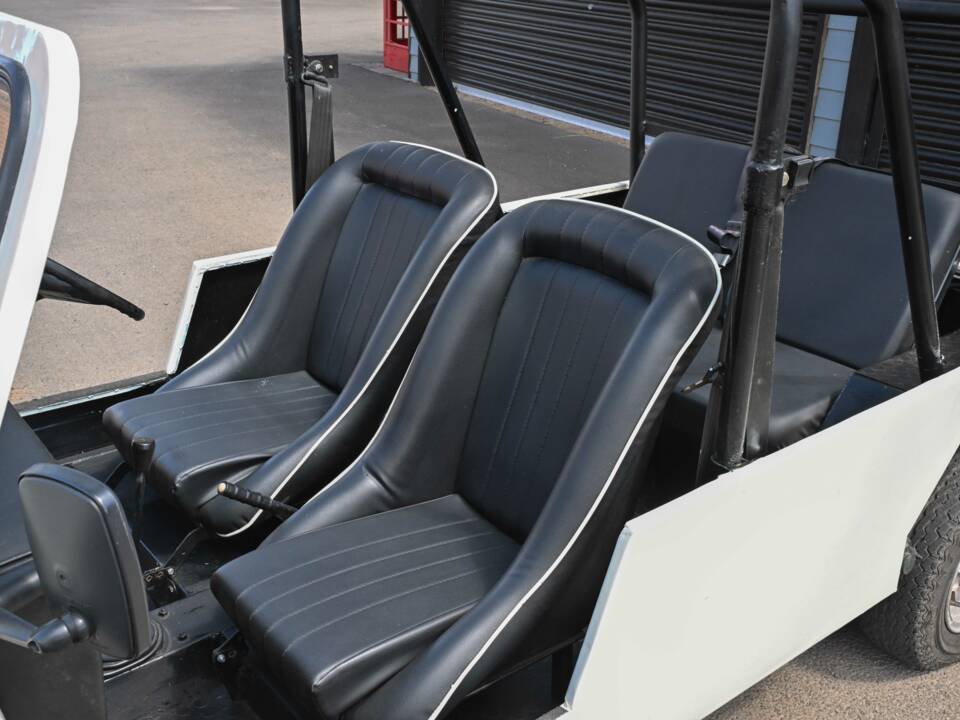 Immagine 34/50 di Mini Moke (1973)