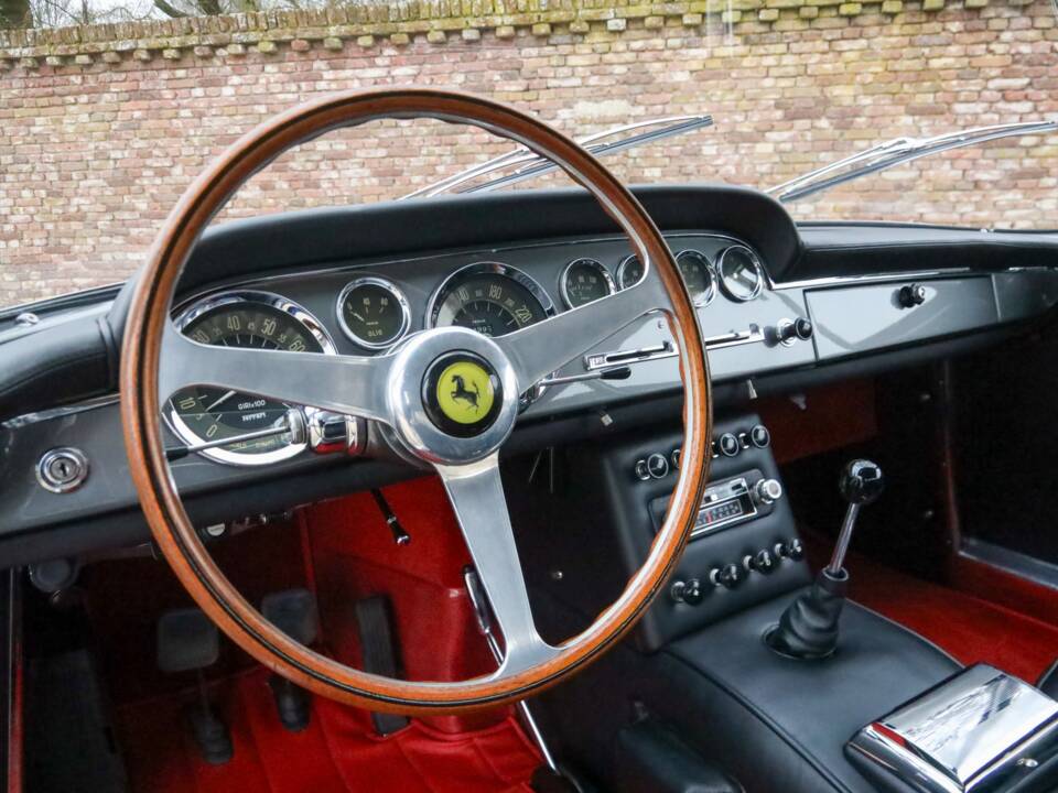 Image 29/50 of Ferrari 250 GT/E (1962)