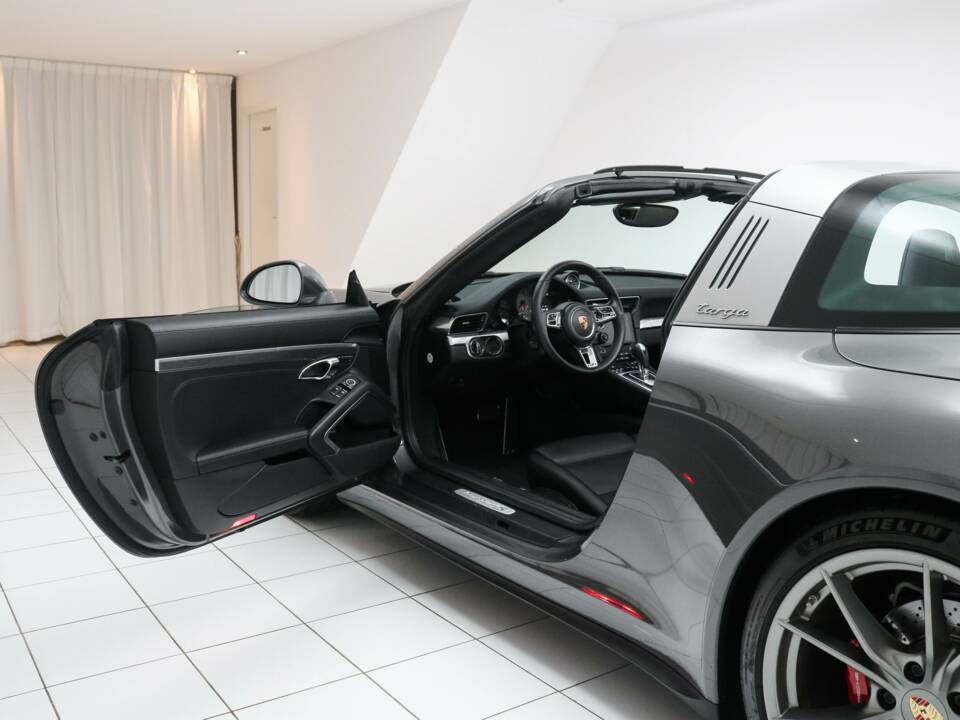 Image 4/20 of Porsche 911 Targa 4S (2016)