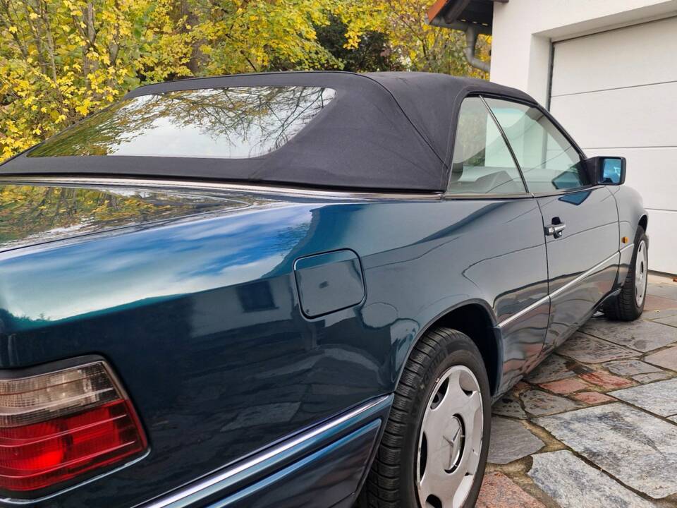 Afbeelding 5/38 van Mercedes-Benz E 200 (1995)