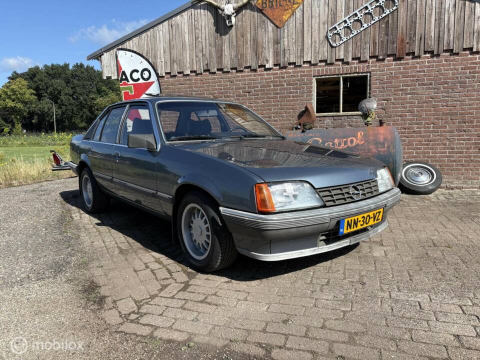 Image 31/35 de Opel Rekord 2,0 E (1985)