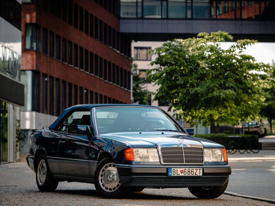 Obraz 14/50 pojazdu Mercedes-Benz 300 CE-24 (1992)