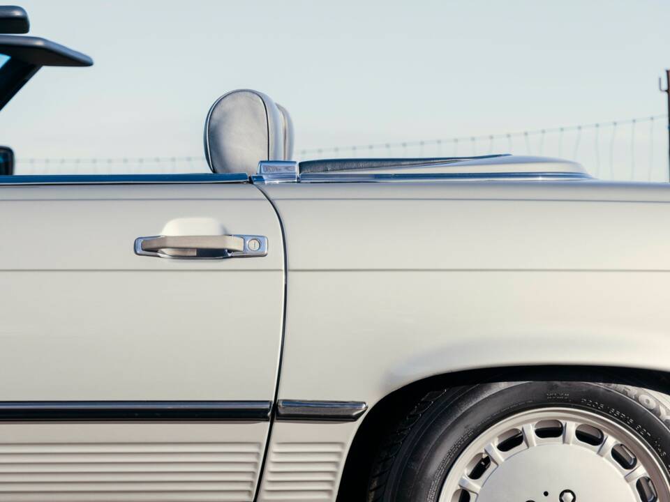 Image 2/50 of Mercedes-Benz 560 SL (1988)