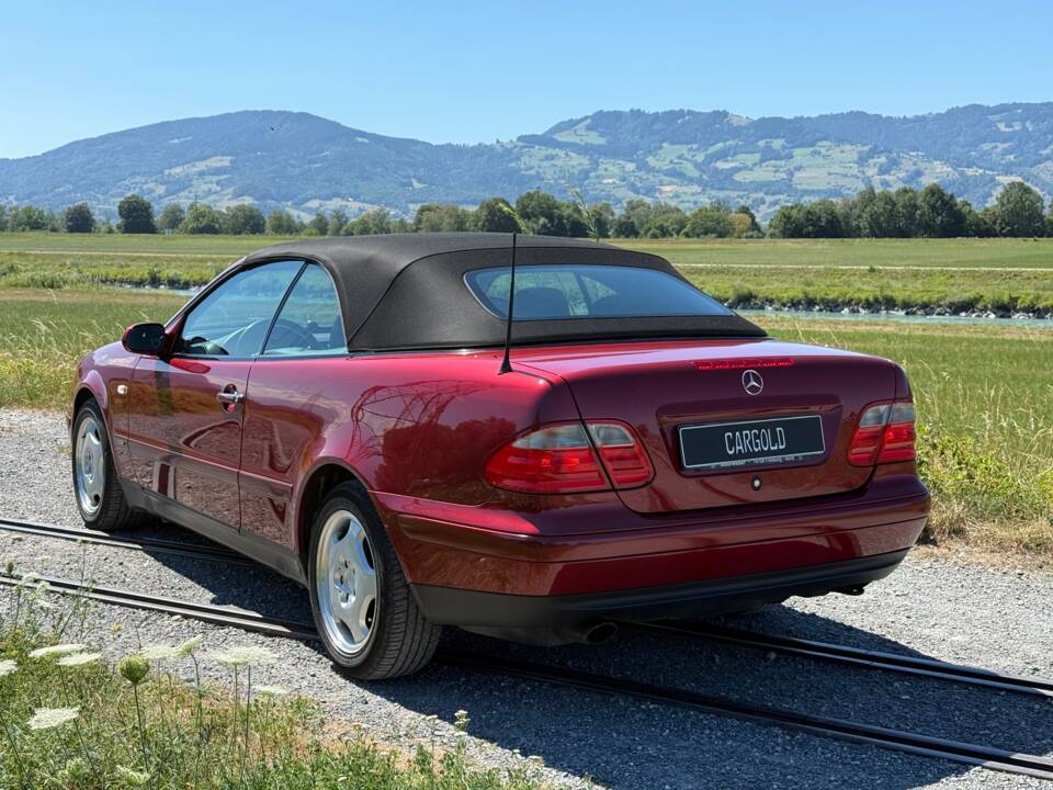 Immagine 14/19 di Mercedes-Benz CLK 230 Kompressor (1999)